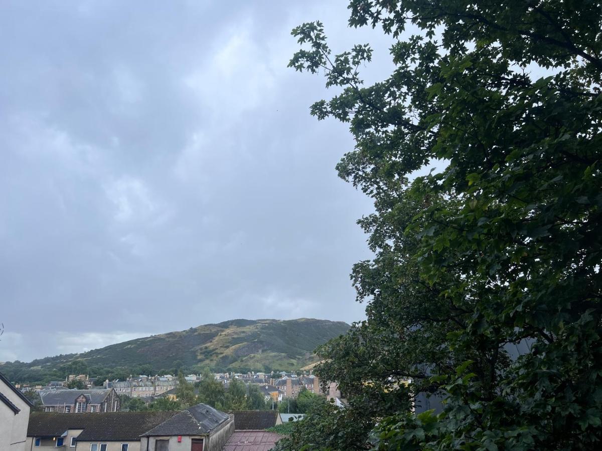 Lovely 4 Bedroom 2Nd Floor Walk Up Apartment Edinburgh Exterior photo